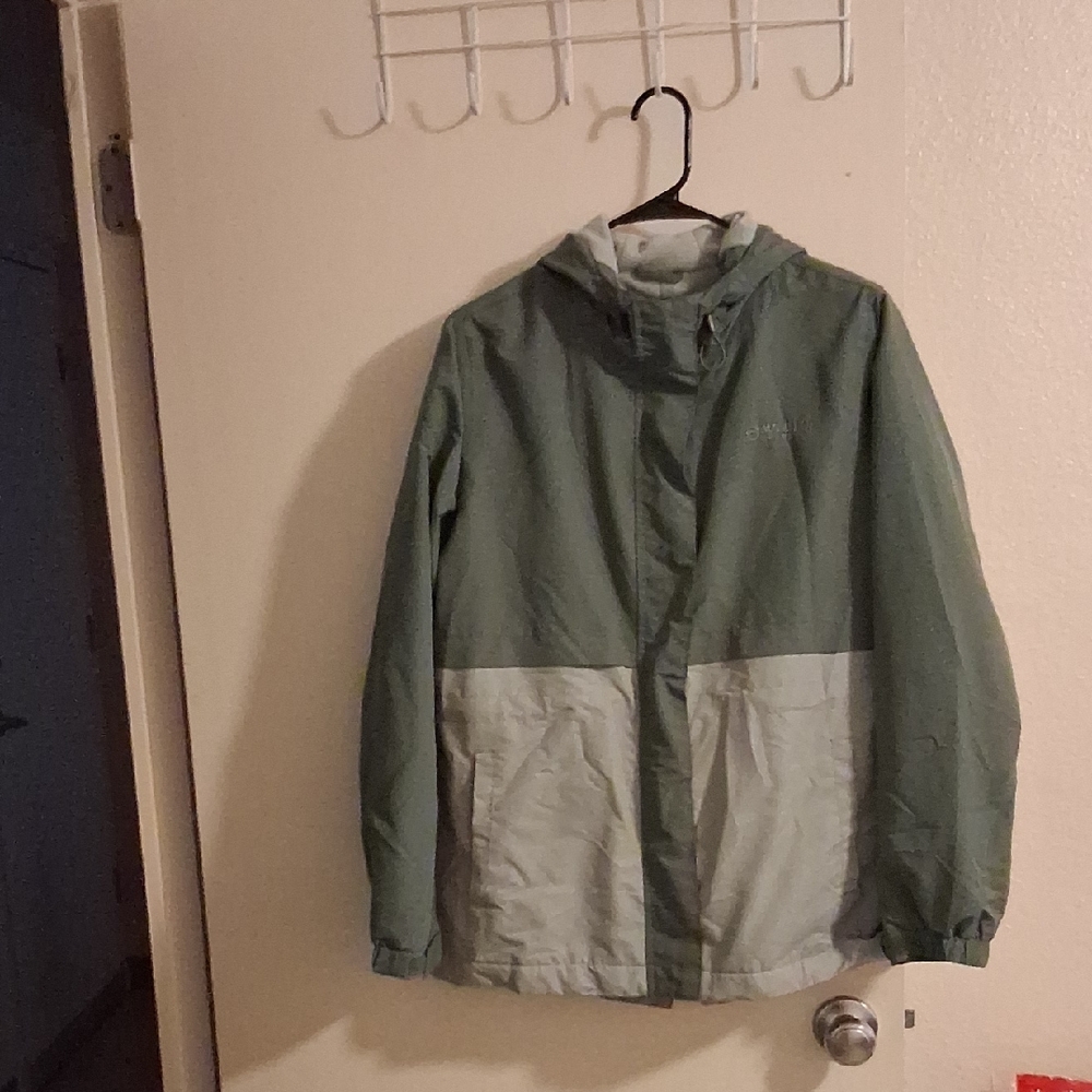 Magellan Outdoors Men's Two-Tone Green Raincoat